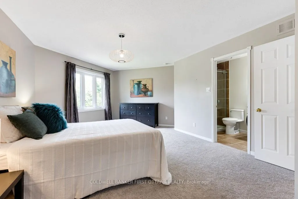 5525 PETTAPIECE Crescent, ON K4M 1C6