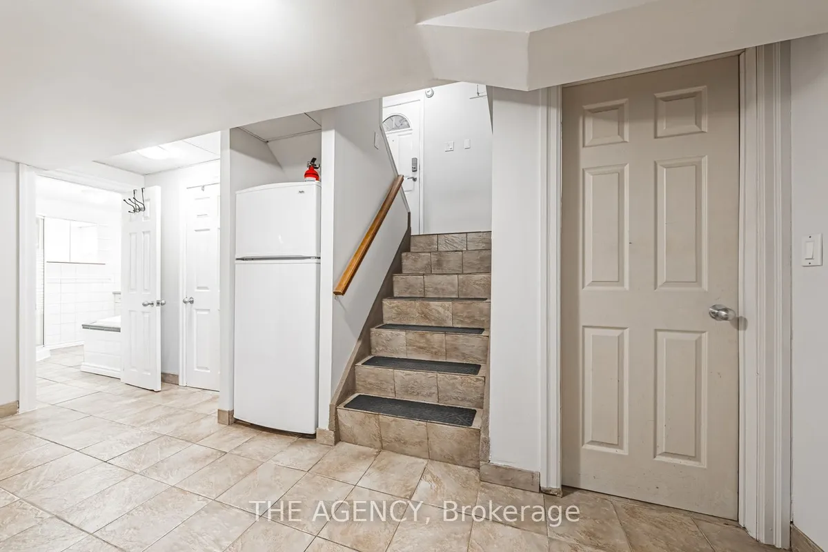 40 Wyngate Avenue, Hamilton, ON L8G 1T2