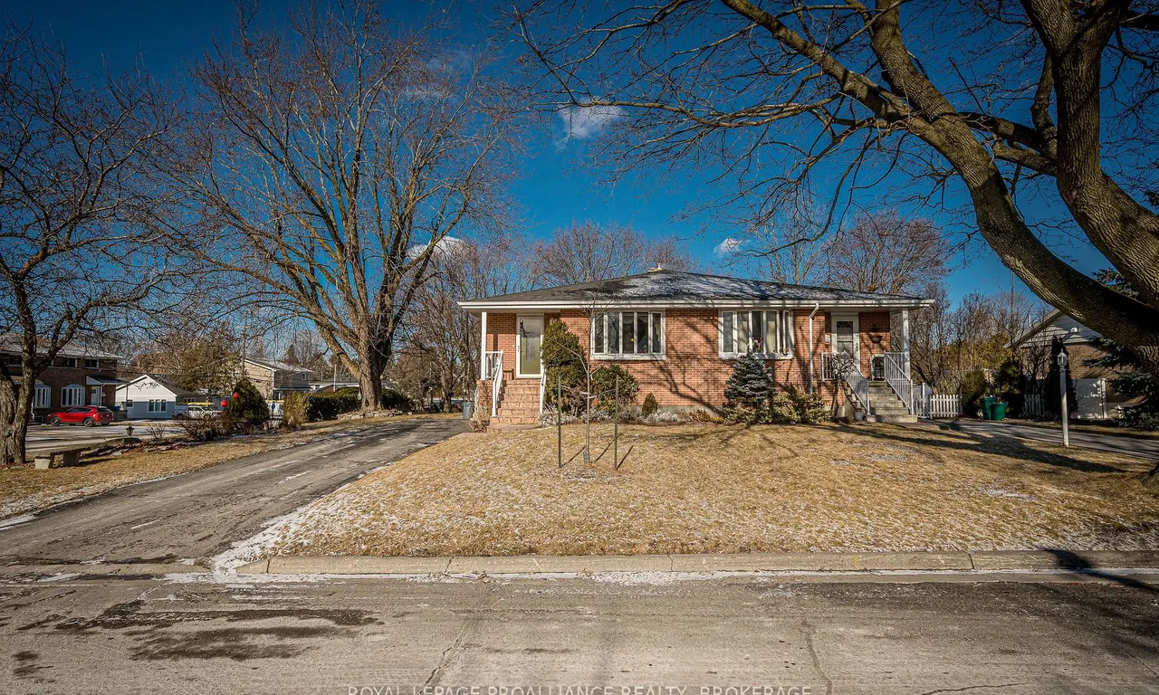 3 Hampstead Heath, Kingston, ON K7M 3J1