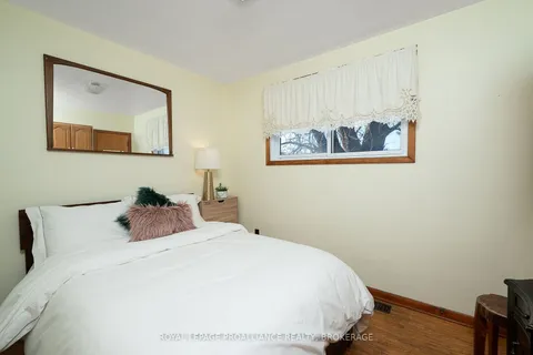 3 Hampstead Heath, Kingston, ON K7M 3J1