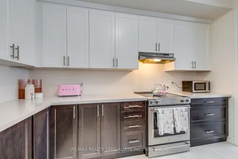 341 Raymond Rd, Hamilton, ON L9K 0G8