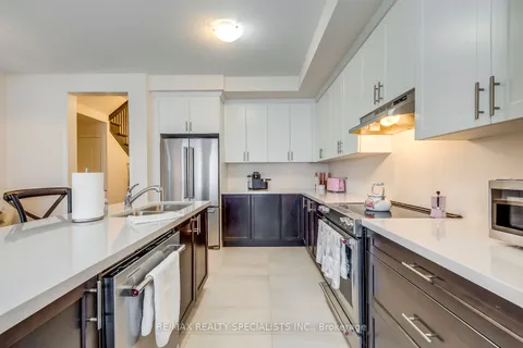 341 Raymond Rd, Hamilton, ON L9K 0G8