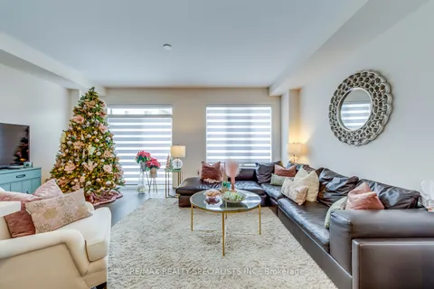 341 Raymond Rd, Hamilton, ON L9K 0G8