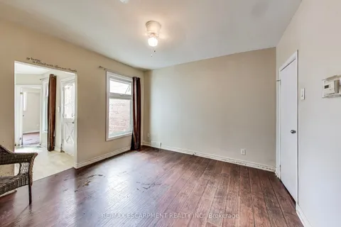 208 EAST Avenue, Hamilton, ON L8L 5J3