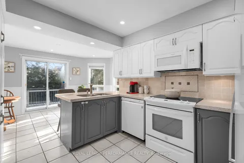 55 Halley St, Barrhaven, ON K2J 3W3