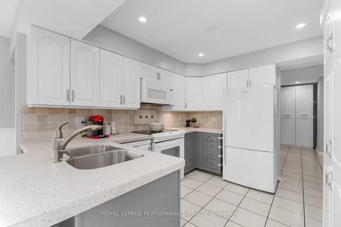 55 Halley St, Barrhaven, ON K2J 3W3