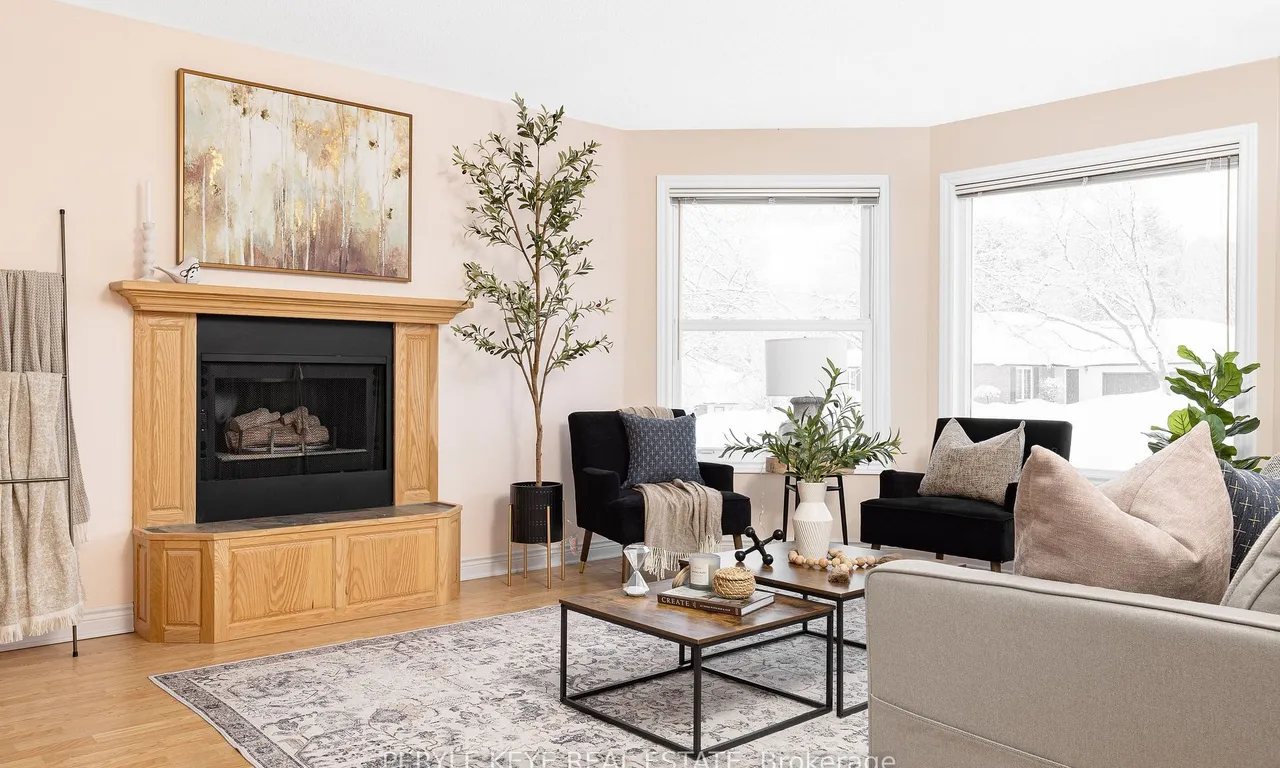 30 Catharine Cres, Bracebridge, ON P1L 1B1