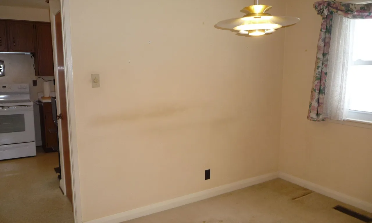 Detached kitchen at 198 Dawn Dr London