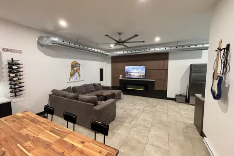 300-304 Montreal St, Kingston, ON K7K 3H1