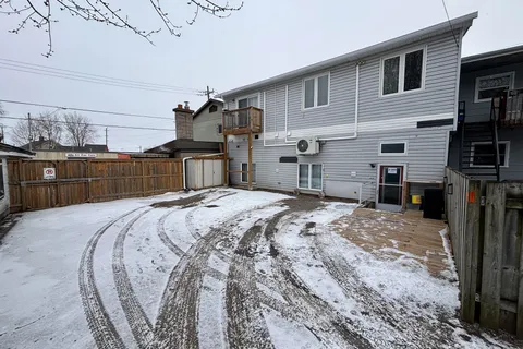 300-304 Montreal St, Kingston, ON K7K 3H1