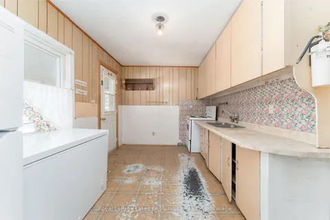 108 Brunel Rd, Huntsville, ON P1H 1R2