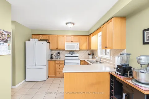 23 Jonathon Crt, Hamilton, ON L8W 0A1