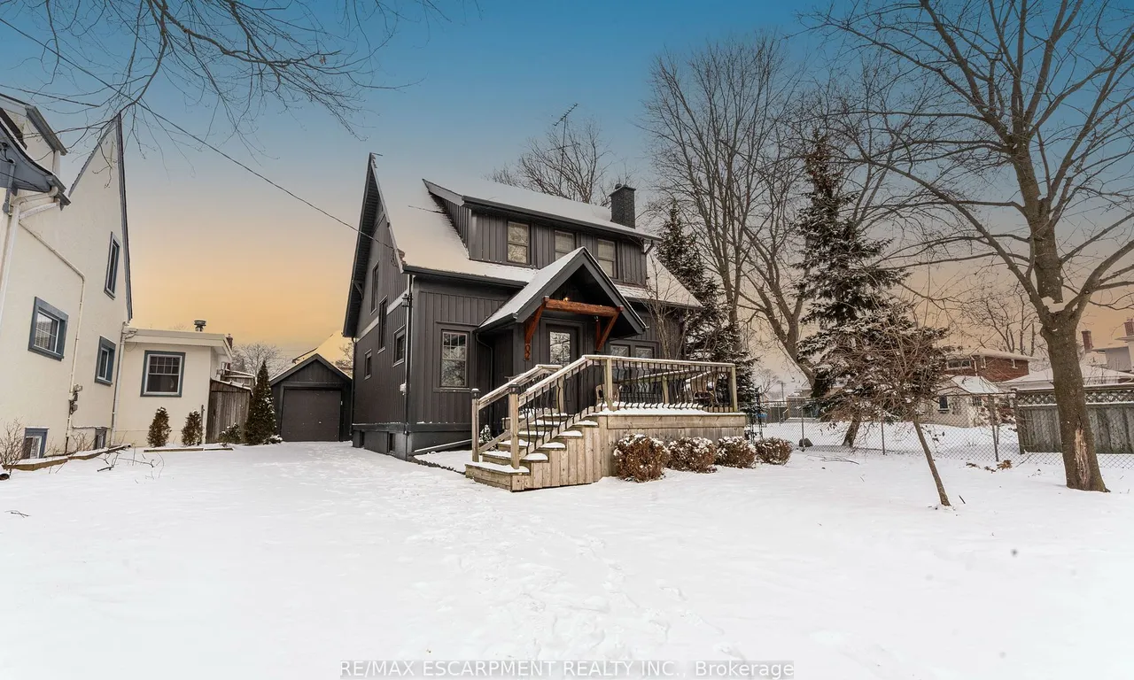 2 Highland Gdns, Welland, ON L3C 4R4