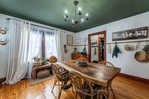 2 Highland Gdns, Welland, ON L3C 4R4