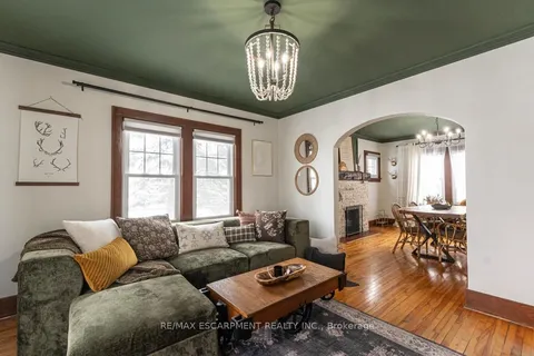 2 Highland Gdns, Welland, ON L3C 4R4