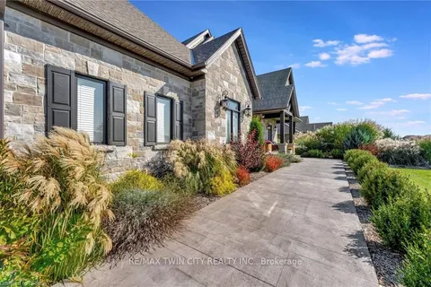 24 Tedley Blvd, Brantford, ON N3T 0E3