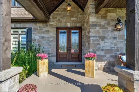 24 Tedley Blvd, Brantford, ON N3T 0E3