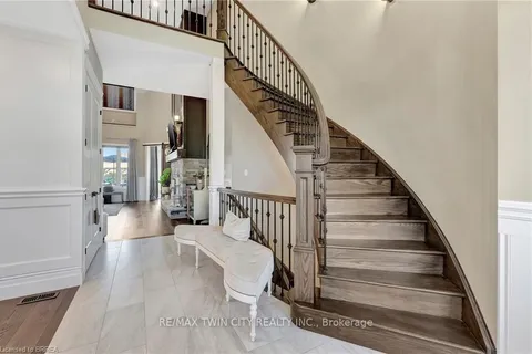 24 Tedley Blvd, Brantford, ON N3T 0E3