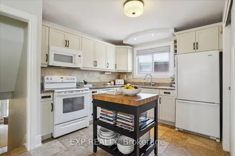 70 Country Club Dr, Hamilton, ON L8K 5W2
