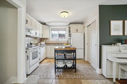 70 Country Club Dr, Hamilton, ON L8K 5W2