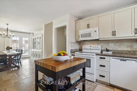 70 Country Club Dr, Hamilton, ON L8K 5W2