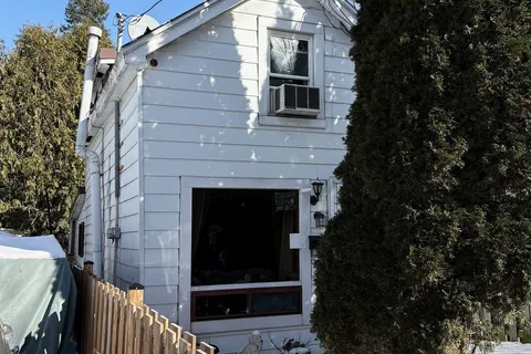 25 Edward St, Brockville, ON K6V 5K2