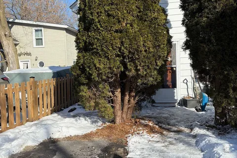25 Edward St, Brockville, ON K6V 5K2