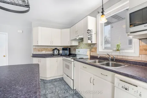 1052 Notre Dame St, Russell, ON K0A 1W1