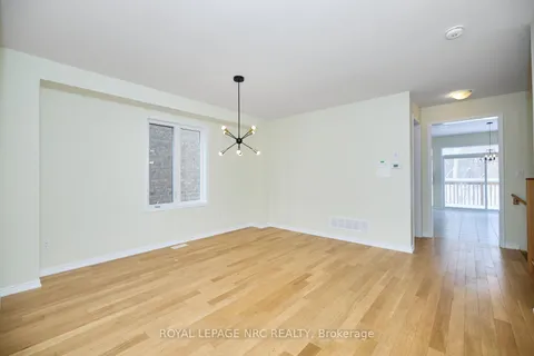 8635 Chickory Tr, Niagara Falls, ON L2H 3S5
