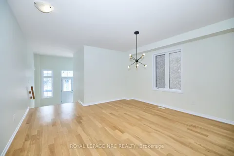 8635 Chickory Tr, Niagara Falls, ON L2H 3S5