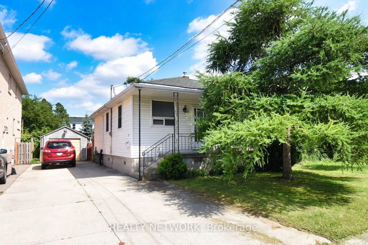 17 Craigroyston Road, Hamilton, ON L8H 1A2
