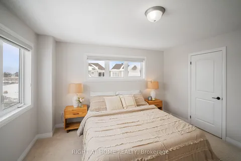 1070 CHAPMAN MILLS Dr, Barrhaven, ON K2J 6P5