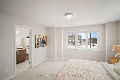 1070 CHAPMAN MILLS Dr, Barrhaven, ON K2J 6P5