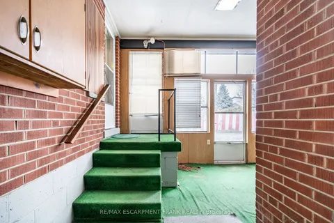 209 Nash Road, Hamilton, ON L8H 2P8