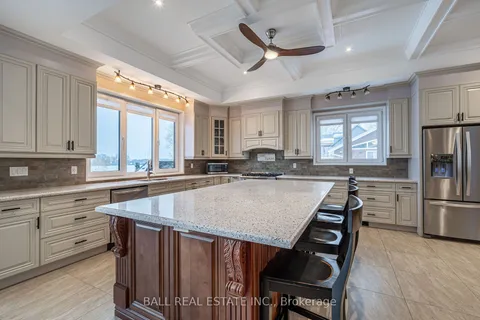 55 Lakeshore Blvd, Smith-Ennismore-Lakefield, ON K0L 1T0