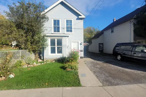 131 James St, Kingston, ON K7K 1Z5