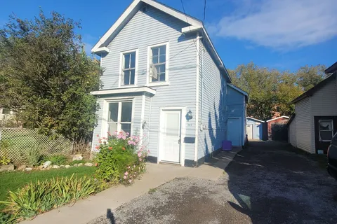 131 James St, Kingston, ON K7K 1Z5