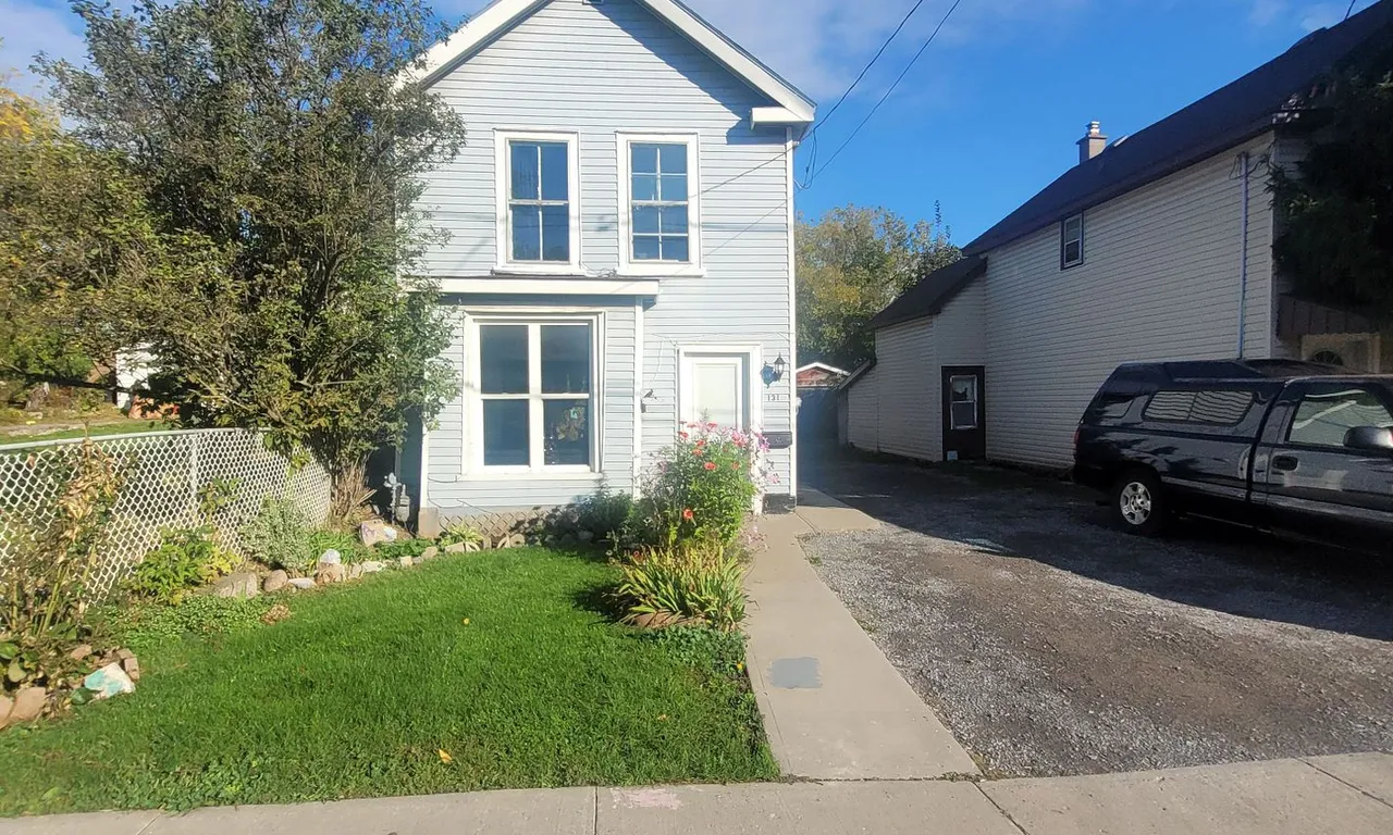 131 James St, Kingston, ON K7K 1Z5