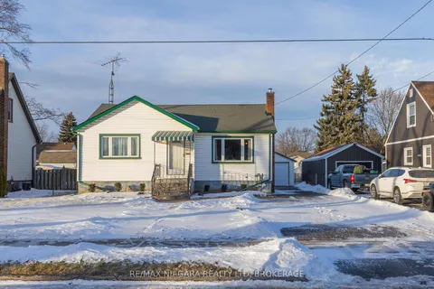 6049 Harold St, Niagara Falls, ON L2J 1M4