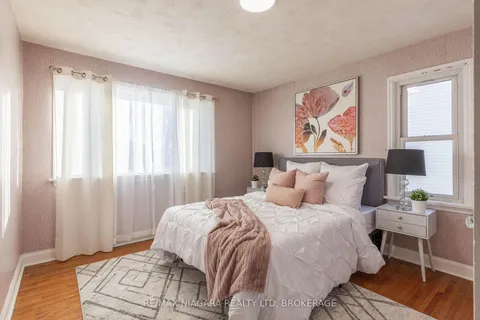 6049 Harold St, Niagara Falls, ON L2J 1M4