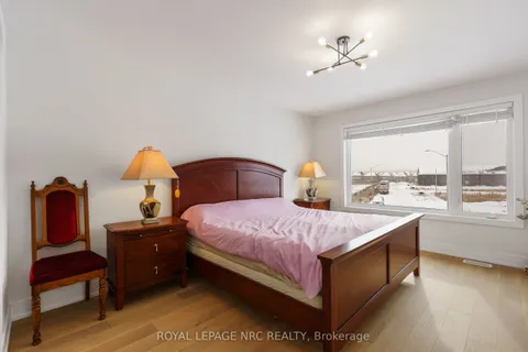 7384 Splendour Drive, Niagara Falls, ON L2H 3V8
