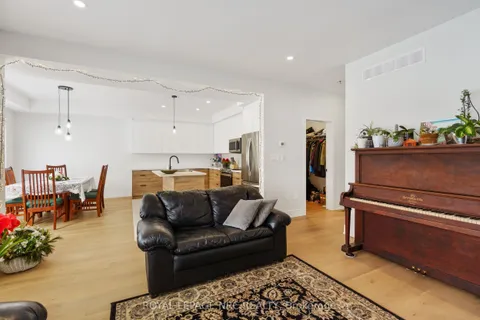 7384 Splendour Drive, Niagara Falls, ON L2H 3V8
