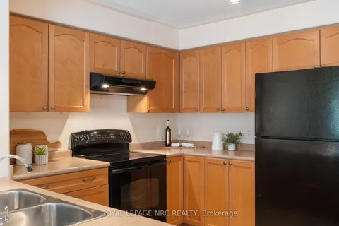 4 Avery Cres, St. Catharines, ON L2P 0B4