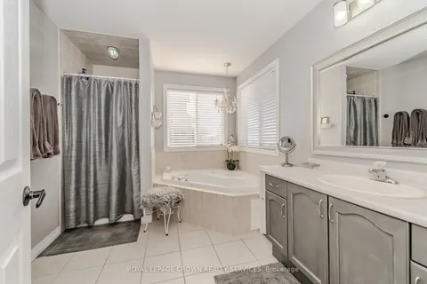 84 Mcfarlane Dr, Cambridge, ON N3C 4L7