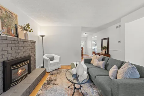 4 Knollwood Crt, Hamilton, ON L9H 3L5