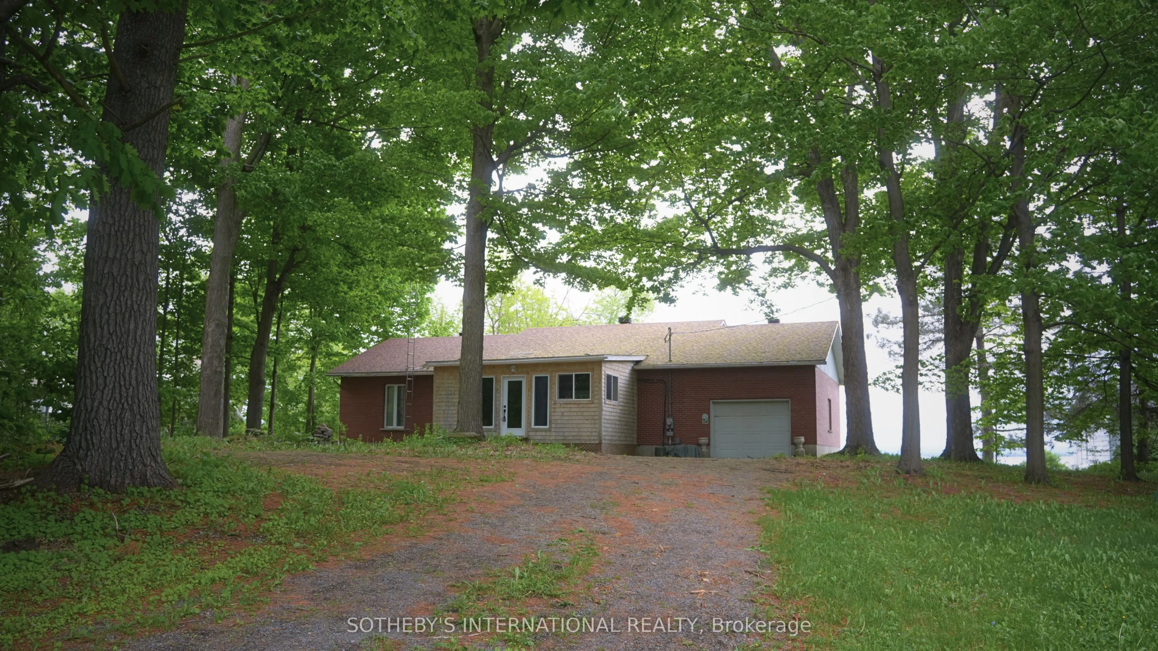 20820 South Service Road, South Glengarry, ON K0C 1N0