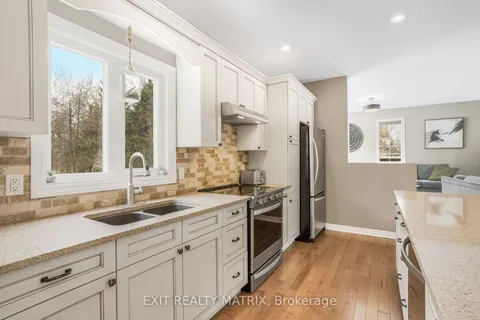 132 Corvinelli Cres, Russell, ON K4R 1G4