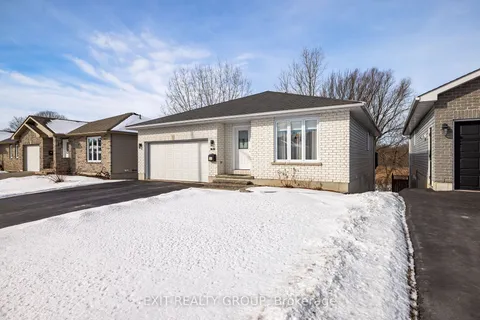 195 Nicholas St, Quinte West, ON K8V 6E8