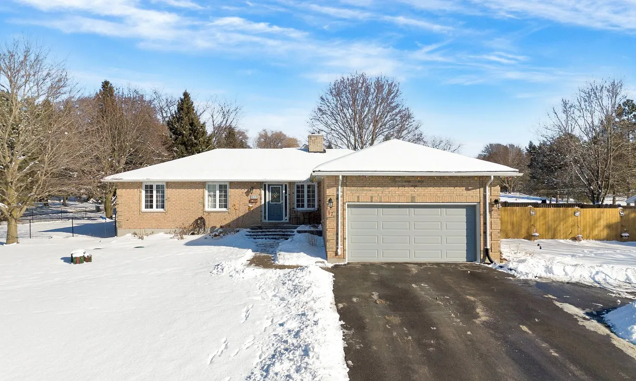 17 Stoneridge Rd, Hamilton Township, ON K9A 4J9