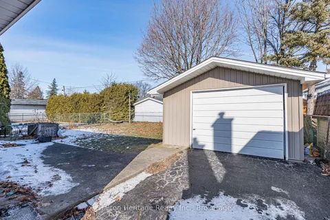 39 Wildewood Ave, Hamilton, ON L8T 1X4